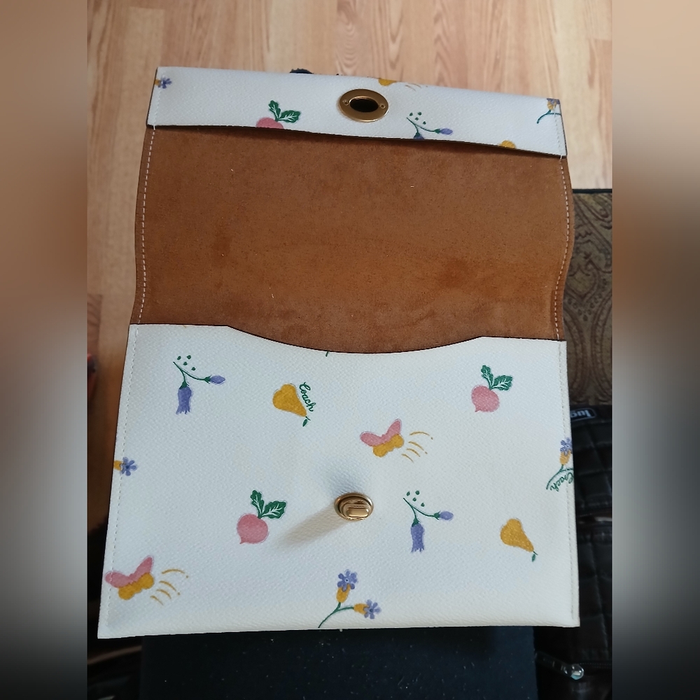 COACH Garden Print Turnlock Pouch/Clutch/IPAD Case - Picture 2 of 4